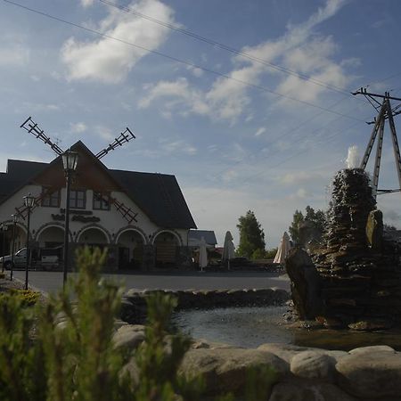 Karczma We Mlynie Hotel Tuszyn Kültér fotó