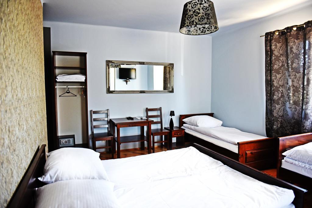 Karczma We Mlynie Hotel Tuszyn Kültér fotó